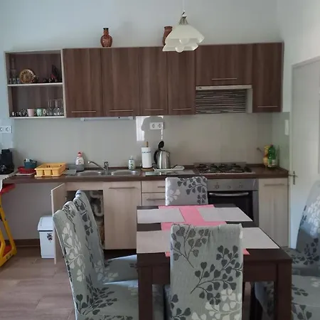 Ferienhaus Zamor Nyaralo *