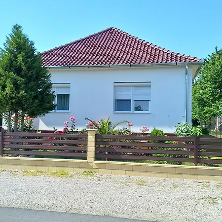 Zamor Nyaralo Holiday home Keszthely